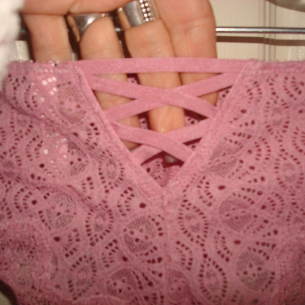 VICTORIA'S SECRET CHEEKY PANTY SMALL (NIP)